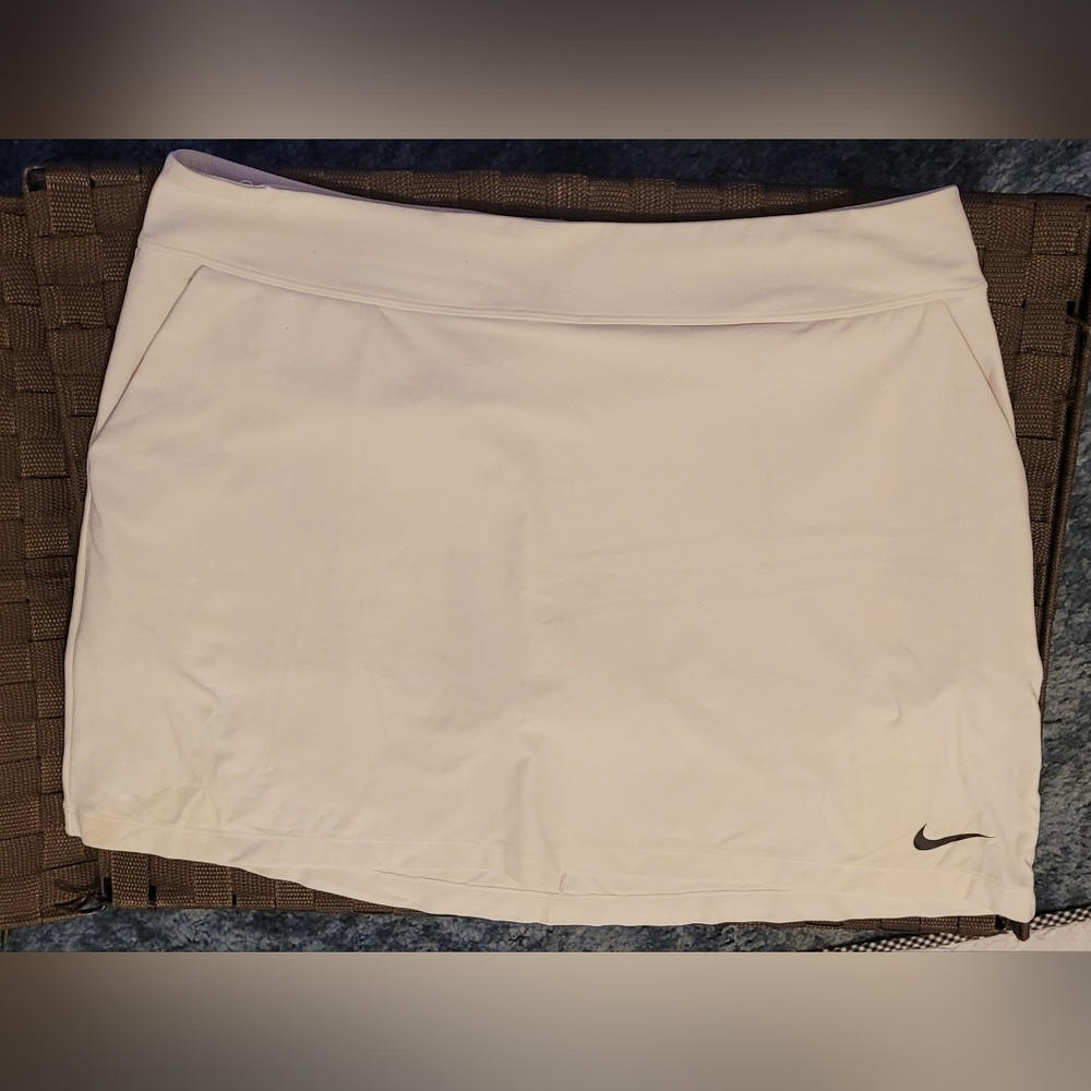 Nike Golf XL Dri Fit Skort Womens White with Black Logo Side Pockets and Back